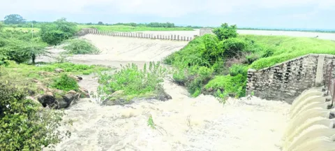 చెరువులకు జలకళ 