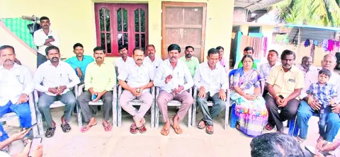 రైతులను పట్టించుకోని ఎమ్మెల్యే