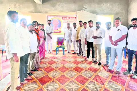 వనితను పరామర్శించిన మాజీ ఎంపీ భరత్‌ 