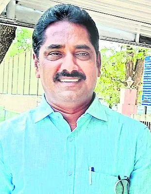 పోలీసు నిర్బంధంలో  జిల్లా సాధన సమితి నేత