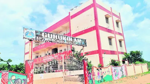 హాజరులో కనికట్టు... బిల్లులు కొల్లగొట్టు 