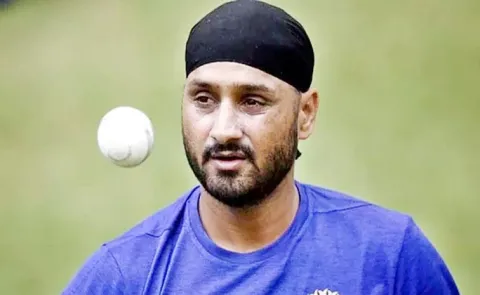 Selfish: Harbhajan Singh Lamabasts Lalit Modi Over Shocking Video5