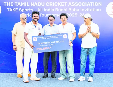 మ్యాన్‌ ఆఫ్‌ ద మ్యాచ్‌గా హిమతేజ