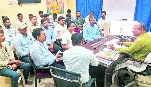 డ్రిప్‌, స్ప్రింక్లర్ల పంపిణీ వేగవంతం చేయండి 