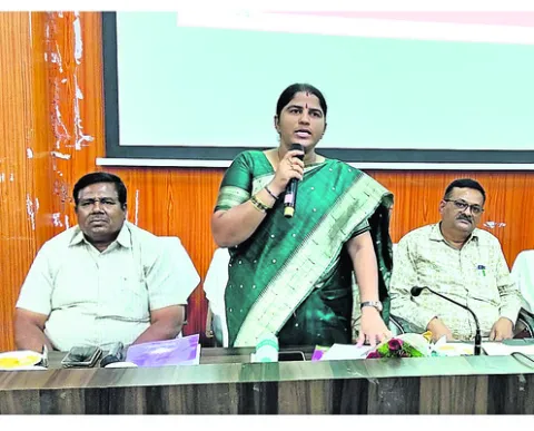 సమాజాభివృద్ధిలో మహిళల పాత్ర కీలకం 
