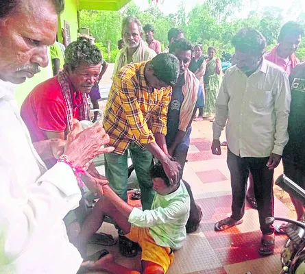 యూరియా కోసం వచ్చి సొమ్మసిల్లిన రైతు 