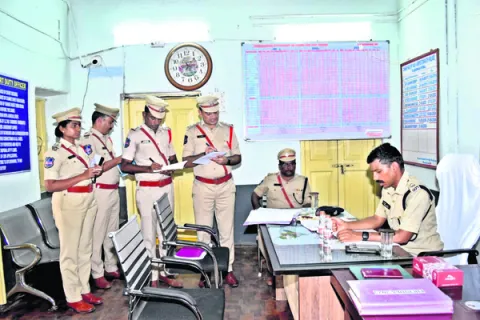 పోలీసులు నిక్కచ్చిగా విధులు నిర్వహించాలి