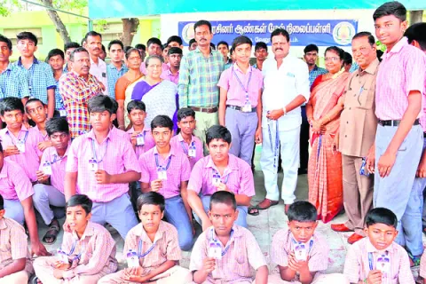 చదువుకున్న పాఠశాలకు పేరు తీసుకురావాలి 