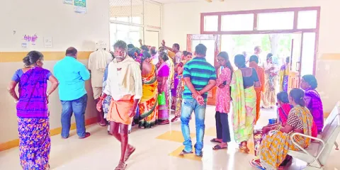 మర్రిగూడ ఆస్పత్రికి  రోగుల తాకిడి