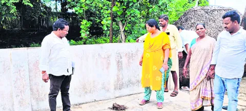 క్వారీ బాంబు పేలుళ్ల బాధితులకు భరోసా 