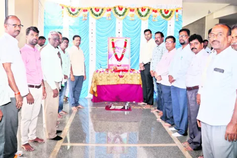 అంకితభావంతో విధులు నిర్వర్తించాలి 