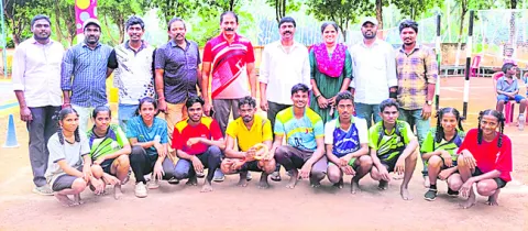 టెన్నికాయిట్‌ జట్లకు క్రీడాకారుల ఎంపిక