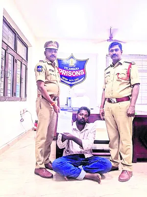 నకిలీ విత్తనాలు విక్రయించిన వ్యక్తిపై పీడీ యాక్ట్‌