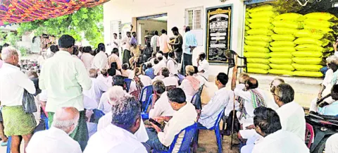 తీరని యూరియా కష్టాలు 