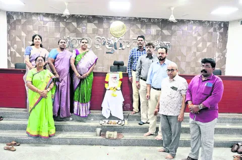 కాళోజీ సేవలు చిరస్మరణీయం