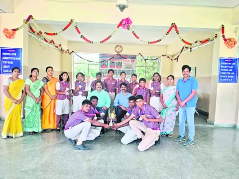 జాతీయ స్థాయి పోటీలకు ‘భారతి’ విద్యార్థులు 