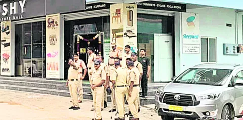 ఆంక్షలు.. అడుగడుగునా ఆటంకాలు