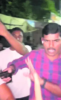 ఖాకీల ఓవరాక్షన్‌!