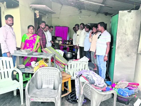 విద్యుత్‌ షార్ట్‌ సర్క్యూట్‌తో గృహోపకరణాలు దగ్ధం