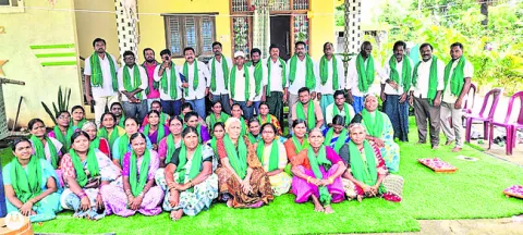 పంట నష్టపరిహార మహిళా సాధన కమిటీ ఎన్నిక