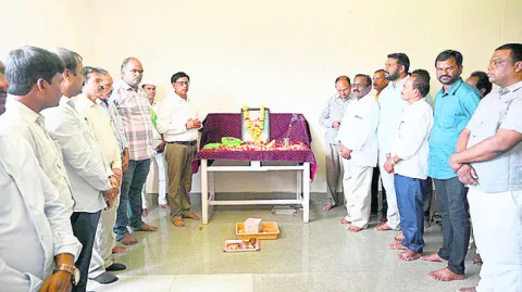 సాహితీ సమరానికి నిలువెత్తు నిదర్శనం కాళోజీ