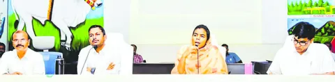 యూరియాను నిర్ధిష్ట ధరలకు అందించాలి 