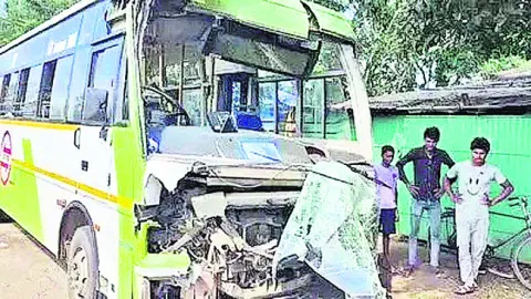 హోటల్‌పై దుండగుల దాడి 