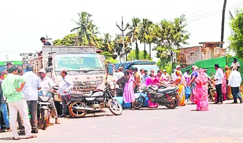 తాగునీటి కోసం రాస్తారోకో 