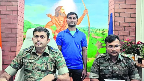 మావోయిస్టు లొంగుబాటు 