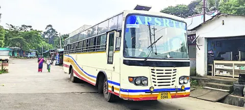 సీలేరులో నిలిచిపోయిన ఆర్టీసీ బస్సు 
