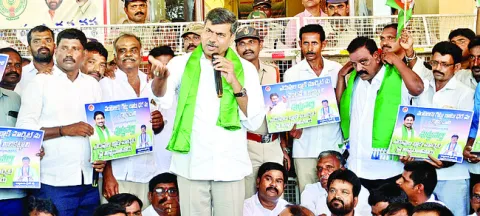   చేతగాకపోతే దిగిపోండి 
