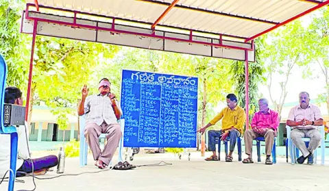కళ్లకు గంతలతో గణిత అవధానం 