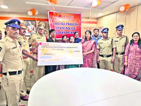 బీవోబీ రూ.15 లక్షల బీమా క్లెయిమ్‌ చెల్లింపు 