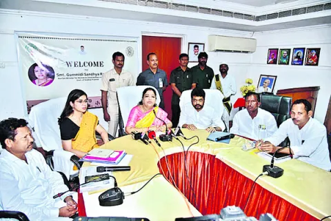 ప్రతి నియోజకవర్గంలో అరకు కాఫీ షాపులు