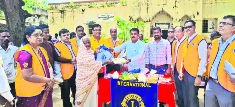 ఆపదలో ఆదుకున్న వారే గొప్పవారు