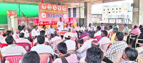 భూములు బలవంతంగా తీసుకోవద్దు