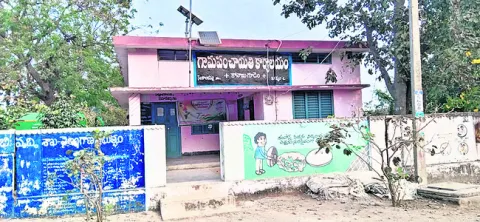 ప్రభుత్వ ఆఫీసులకు సౌరవెలుగులు