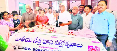 కేఎంసీకి పార్థివదేహం అప్పగింత