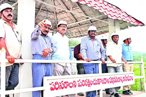 లక్ష్యానికి అనుగుణంగా ఉత్పత్తి సాధించాలి