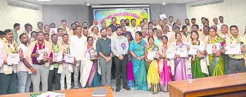 ‘ఉత్తమ’ టీచర్లకు సన్మానం