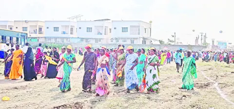  Women leaving while CM Chandrababu Naidu is speaking