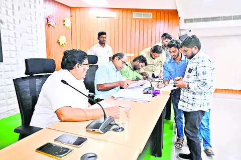 జీపీఓలు వచ్చేస్తున్నారు..