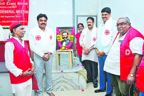 రెడ్‌క్రాస్‌ సేవలు అభినందనీయం 