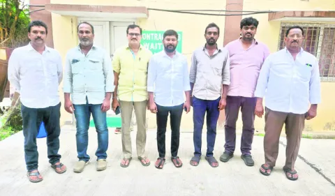 బిల్లుల పెండింగ్‌పై కాంట్రాక్టర్ల బెంగ 