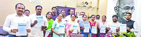 ఏపీఆర్‌ఎస్‌ఏ క్రీడా పోస్టర్‌ ఆవిష్కరణ 