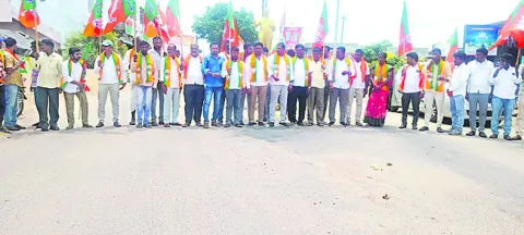 హుస్నాబాద్‌ను కరీంనగర్‌లో కలపాలి