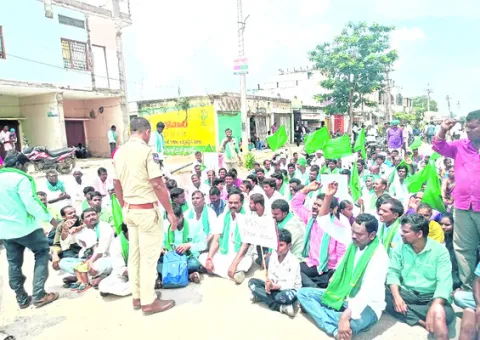 కదం తొక్కిన ఆదివాసి నాయక్‌పోడ్‌లు 
