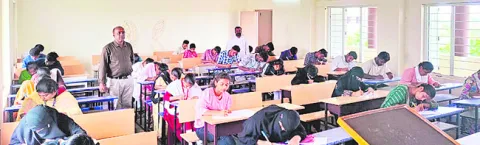 విద్యార్థులకు వ్యాసరచన పోటీలు 