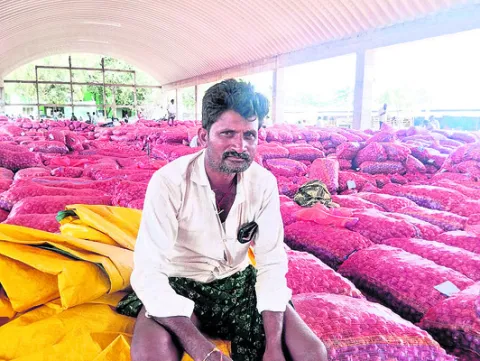 క్వింటా ఉల్లి రూ.200