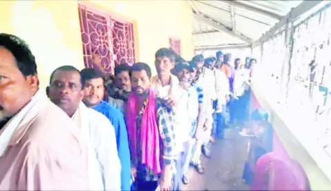 యూరియా.. తిప్పలు